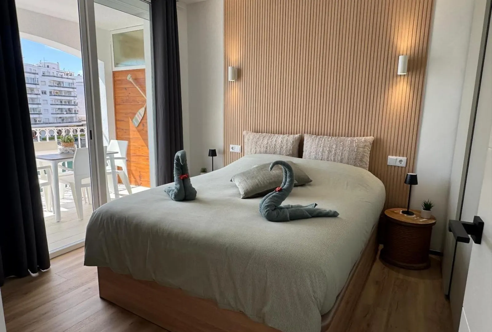 Apartment Marina View Empuriabrava - Appartement Sud-Ouest Au Canal Avec Terrasse